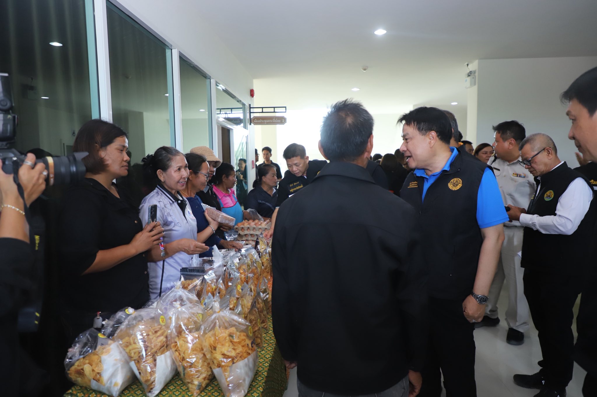 title - รมช.เกษตรฯ มอบโฉนดเพื่อการเกษตร โฉนดต้นไม้ ยกระดับที่ดินทำกินในกระบี่ หนุนเกษตรกรเข้าถึงแหล่งทุน